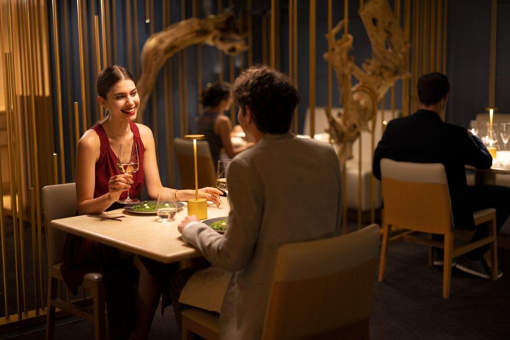 Dining & discovery